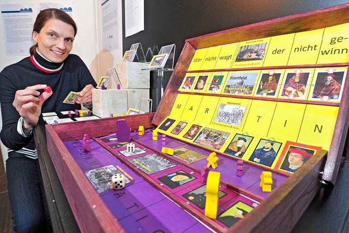 Die Spielenacht wird auch vom Chemnitzer Spielemuseum, hier mit Constanze Schwegler (39), unterstützt.