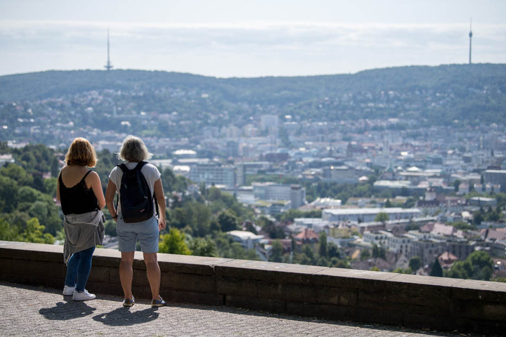 Ein Blick in den Stuttgarter Kessel. Auch zur Landeshauptstadt zieht es mehr und mehr Menschen.