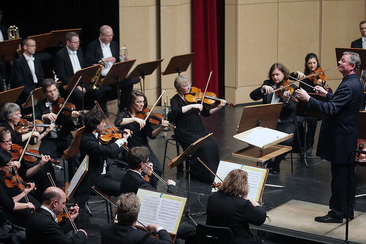 Für den großen Orchester-Sound
der "Udo Show" sorgt das Leipziger
Symphonieorchester.