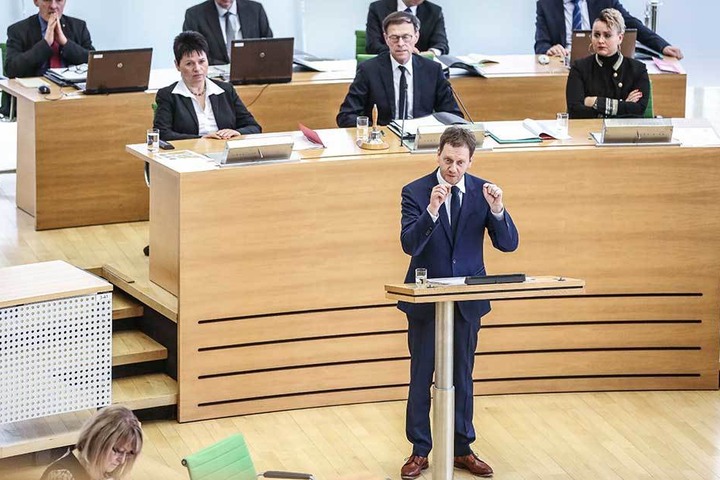 Landesvater Michael Kretschmer (42, CDU) setzte in seiner Regierungserklärung („Unser Plan für Sachsen“) andere Schwerpunkte als die Gleichstellung von Mann und Frau.