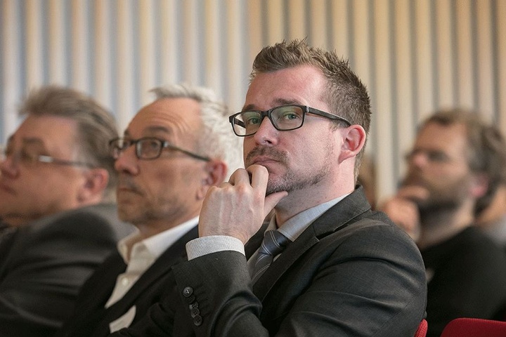 Frist abgelaufen: Auch Dresdens Baubürgermeister Raoul Schmidt-Lamontain (40,
Grüne) wurde die Reparatur der Heizungen bis letzten Freitag versichert.