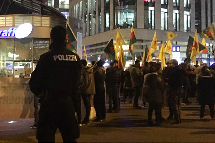 Zahlreiche Polizeibeamte waren vor Ort.