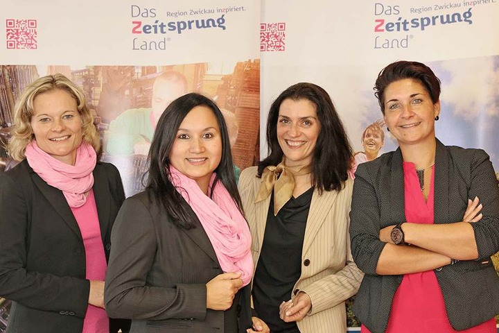 Die Touristik-Chefin der Region Zwickau Ina Klemm (41, 2.v.r.) mit ihrem Team
Romy Schlicht (41), Marika Schwarz (34) und Sandra Meyer (41, von links).