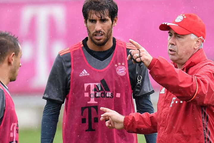 Javi Martínez wurde beim FC Bayern München unter anderem von Carlo Ancelotti trainiert.