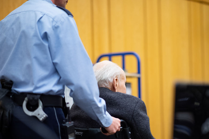 Der 94-Jährige bestritt, in dem Konzentrationslager je Tote gesehen zu haben.
