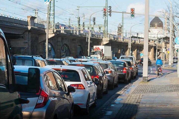 Entlang von Könneritz- und Ammonstraße werden hohe Schadstoffwerte gemessen. Die Stadt will den Verkehrsfluss verbessern.