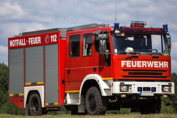 Die Feuerwehr rückte mit einem Löschfahrzeug an. (Symbolbild).