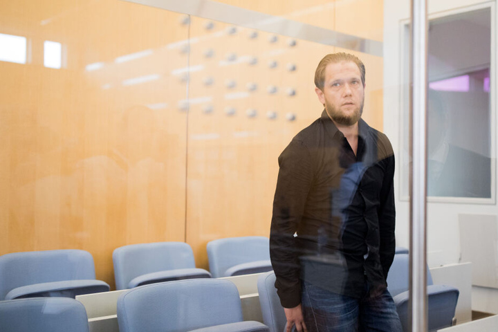 Sven L. bei der Gerichtsverhandlung im Hochsicherheitstrakt des Oberlandesgerichts in Düsseldorf 2017.