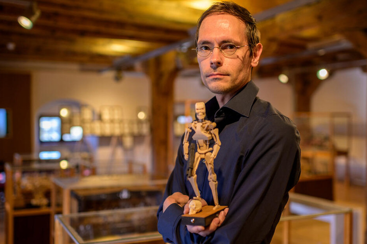 Mit seiner Ausstellung will Tobias Stiel (37) auch Gleichgesinnte aufmerksam machen, mit denen er Gemeinschaftsprojekte fertigen kann.