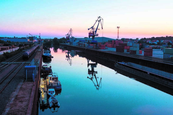 Der Eisenbahn-Umschlag im Hafen Riesa legte zweistellig zu.