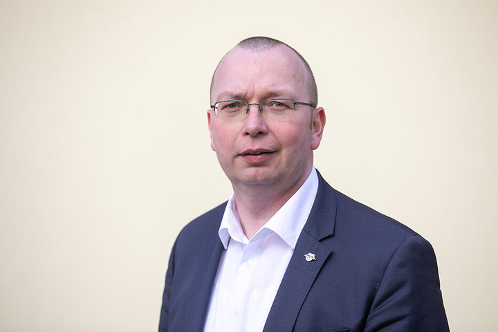 Bürgermeister René Vetter (42, parteilos) freut sich über den kaum noch erhofften Geldsegen.