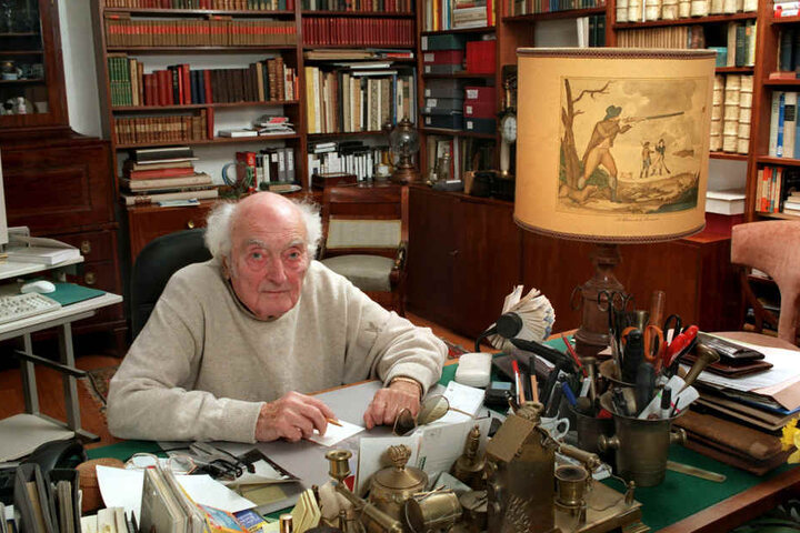 Die Arbeitsbibliothek des gebürtigen Chemnitzer Schriftstellers Stefan Heym (1913 - 2001) kommt ins Tietz. Diese Aufnahme stammt aus dem Jahr 1989. 2001 verlieh Chemnitz Heym die Ehrenbürgerschaft.