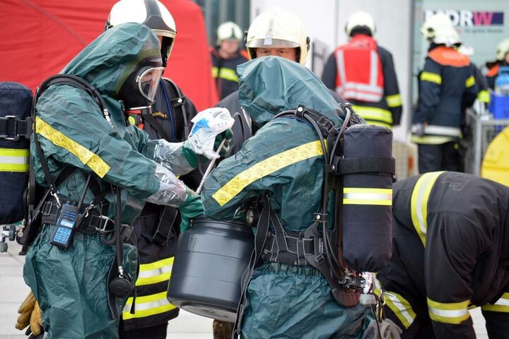 Wie die Polizei mitteilt, sind die Einsatzkräfte seit etwa 7.45 Uhr vor Ort.