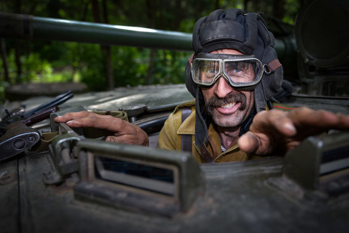 Alles klar? „Panzersoldat“ Uwe Berger (49) meldet sich zum Dienst.