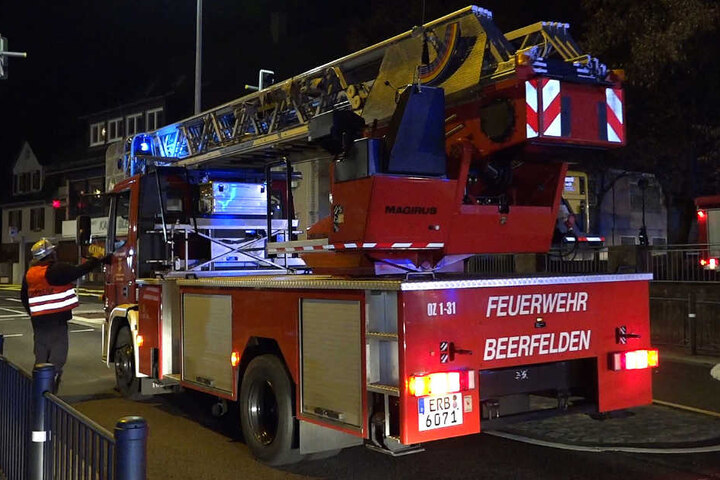 Erst in den frühen Morgenstunden konnte die Feuerwehr den Brand löschen.