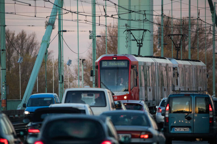 Aufgrund der Einschränkungen müssen Autofahrer wohl mit noch mehr Stau im Bereich der Mülheimer Brücke rechnen.