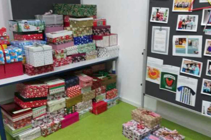 Jedes Jahr werden hunderte Päckchen von den Berlinern für die Kinder abgegeben.