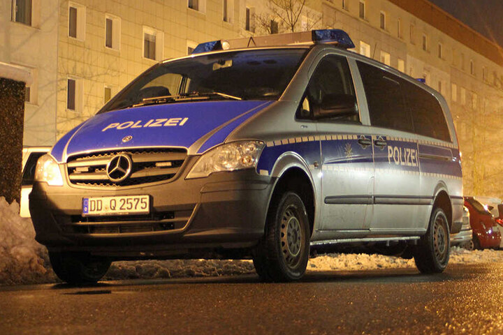 In der Nacht rückte die Polizei zum Neubaublock in der Glückaufstraße aus.
