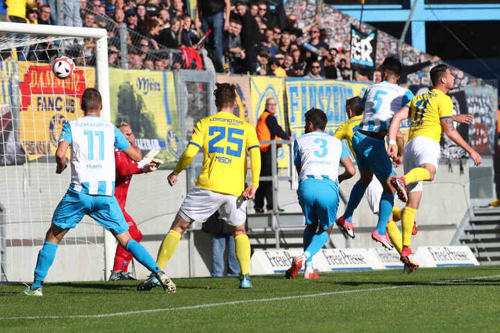 Hier trifft Kostadin Velkov zum 1:0 für den CFC.