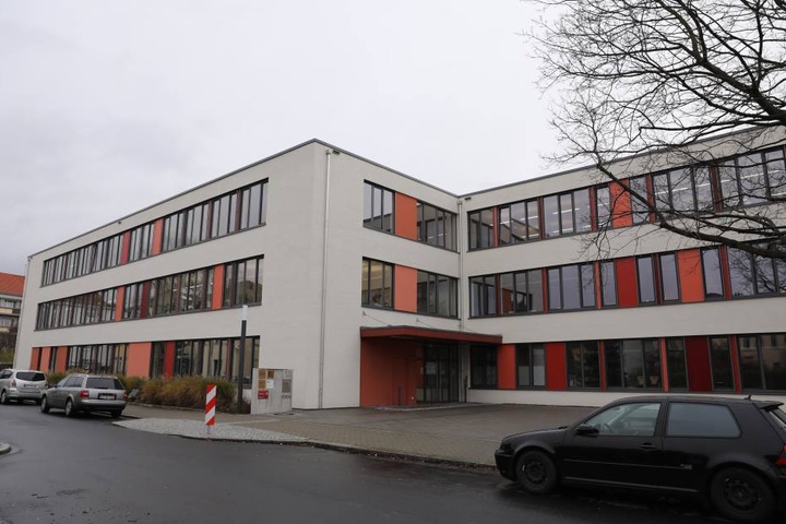 Der Angriff ereignete sich an der Grundschule an der Micktner Straße.