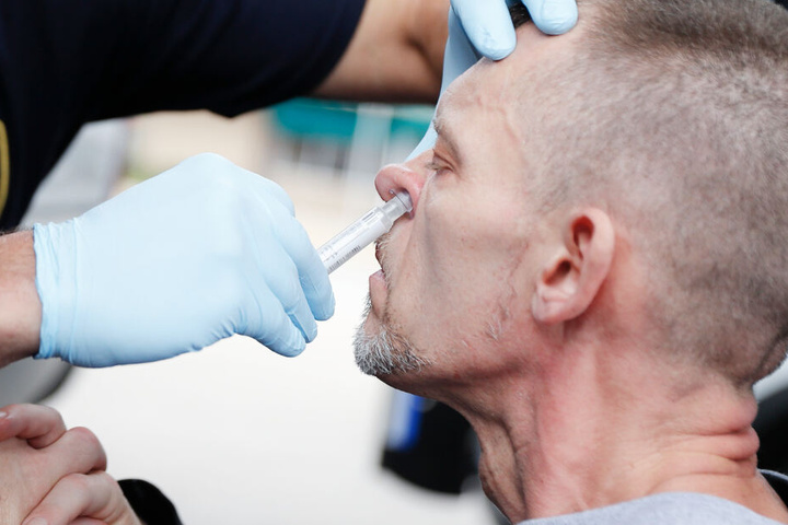 Lebensrettendes Nasenspray für Heroinabhängige wurde 28 Mal in Bayern von geschulten Laien eingesetzt. (Symbolbild)
