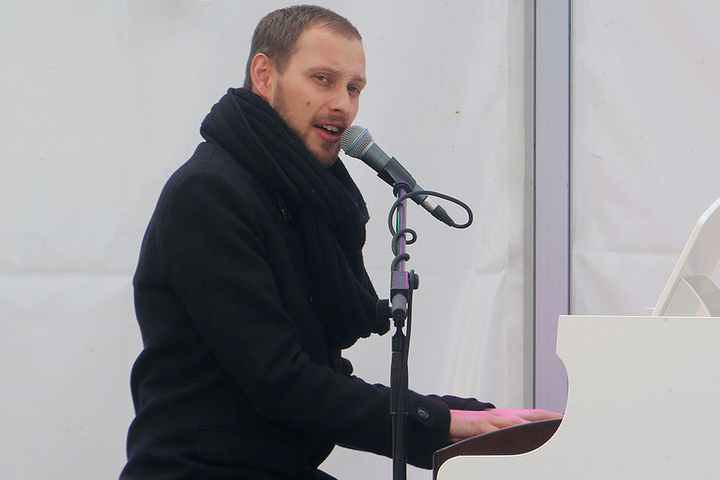 Die Begegnung mit Musiker Martin Schmitt (29, Foto) brachte Harry Herrmann (51) auf die Idee, Joe Cocker zu doubeln.