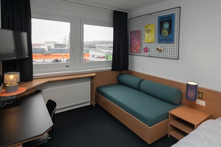 Verschiedene Elemente des Ibis "Lilienstein" wurden in den insgesamt 306 Zimmern des neuen Hotels wieder aufgegriffen.