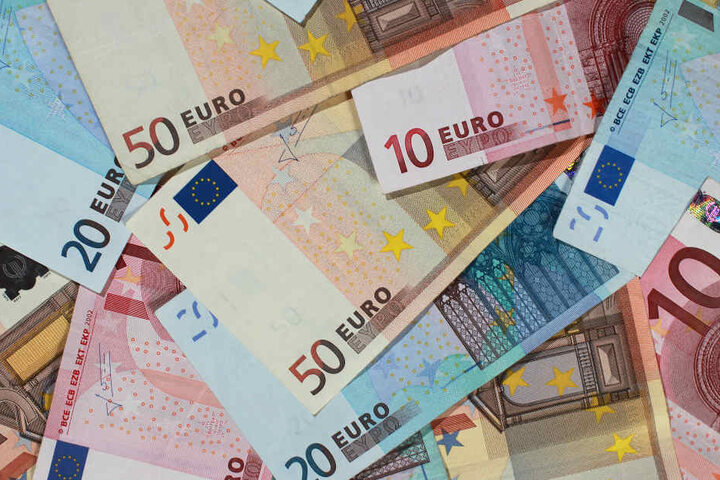 Den Verkaufswert des Rauschgifts schätzten die Fahnder auf rund 80.000 Euro. (Symbolbild)