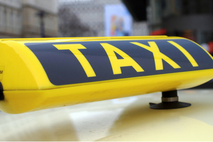 Ein Taxifahrer (39) muss sich wegen Vergewaltigung vor dem Bonner Landgericht verantworten. (Symbolbild)