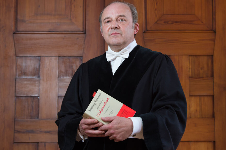 Amtsrichter Dirk Hertle (56) war alles anderer als amüsiert über den "falschen Adam". Er gab den Fall ans Landgericht ab.