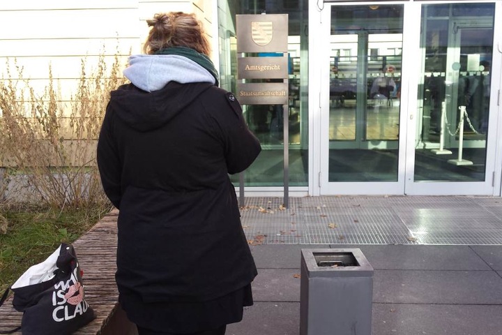 Opfer Marie S. (19) brach im Gerichtssaal weinend zusammen.