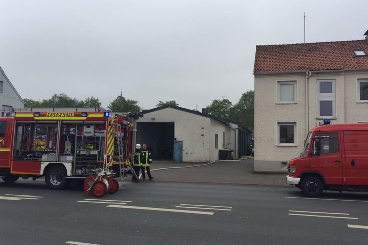Die Eckendorfer Straße ist wegen des Brandes voll gesperrt.
