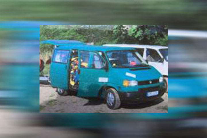 Mit dem VW T4 des Opfers, soll der 39-Jährige nach der Tat geflüchtet sein. Das Kennzeichen lautet OPR-GV 58.