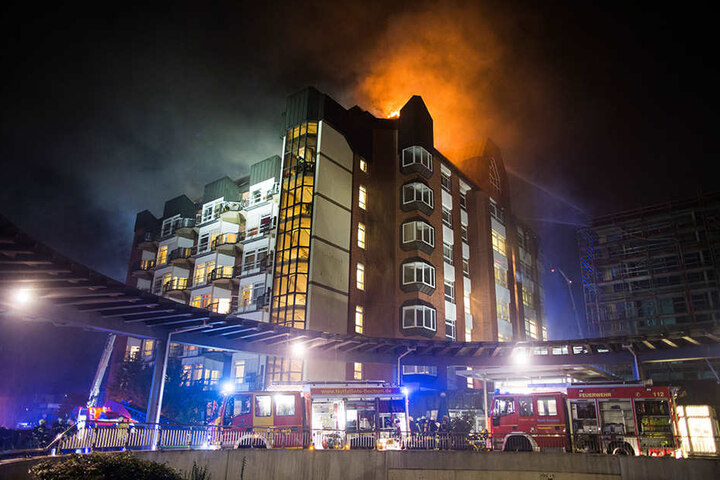 Die Feuerwehr ist mit über 200 Kameraden im Einsatz gewesen.