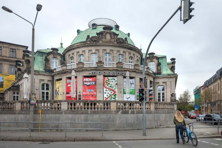 Die Betreiber der Moccabar in der Schumannstraße und die Stadtverwaltung
haben das Projekt Café Paradiesbrücke initiiert.
