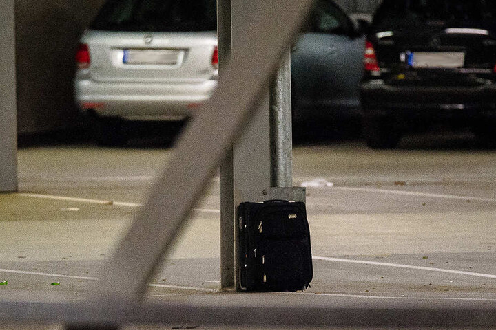 Dieser herrenlose Koffer wurde auf der ersten Etage im Parkhaus von IKEA gesichtet.