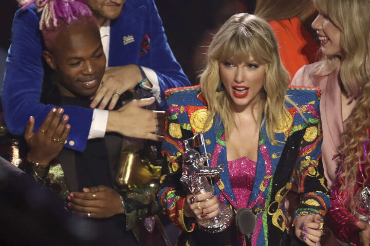 Taylor Swift (29) bekommt die Auszeichnung "Video des Jahres" für "You Need to Calm Down".