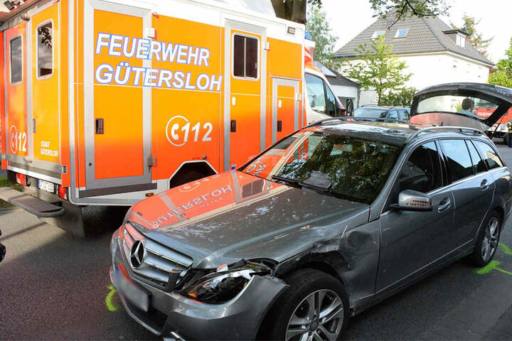 Der Mercedes war nicht so stark beschädigt wie das andere Auto.