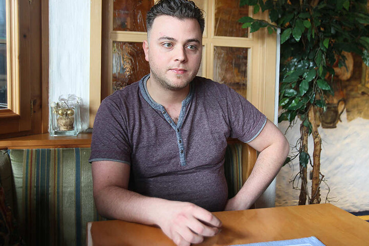 Philipp Zaky (26) beobachtete aus dem Fenster heraus, wie die Männer in das Hotel kamen.