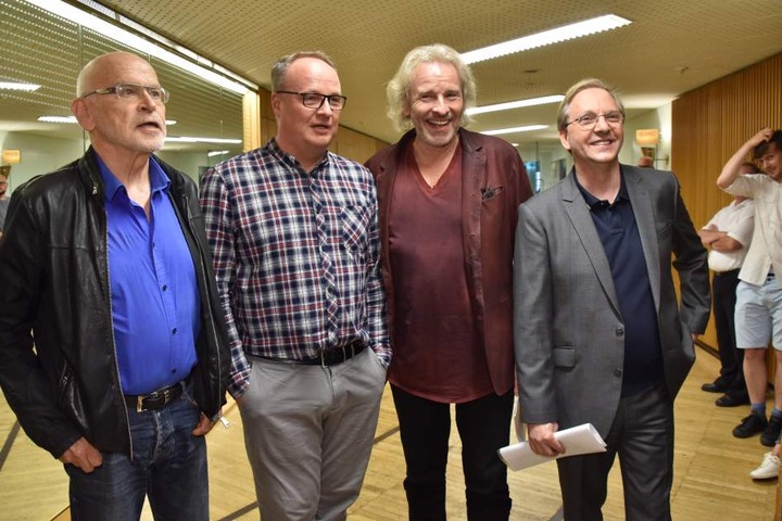 Günter Wallraff, Oliver Welke, Thomas Gottschalk und Olli Dittrich (von links) gaben am Donnerstag eine Solidaritätslesung für den in der Türkei inhaftierten Journalisten Deniz Yücel.