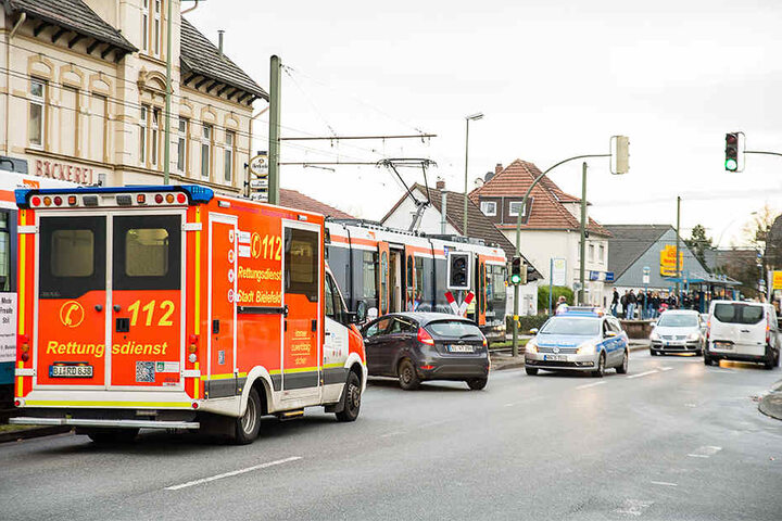 Der Notarzt musste kommen. Die Autofahrerin erlitt einen Schock.