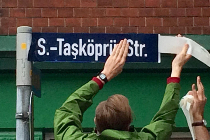 Die Aktivisten bei der Arbeit.