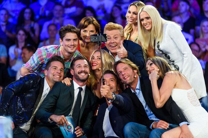 Auch die bereits ausgeschiedenen Kandidaten hatten Spaß. Sie knipsten ein Selfie.