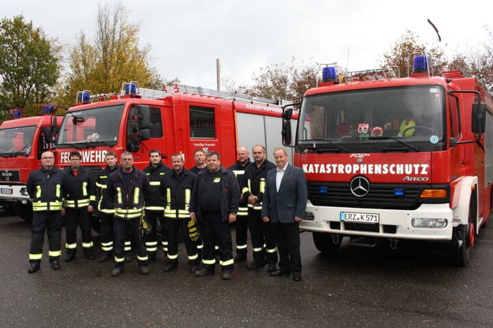 Feuerwehrleute aus dem Erzgebirge absolvierten auf dem Sachsenring ein Fahrsicherheitstraining.
