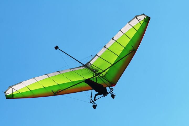 Der Drachenflieger wurde bei dem Unfall schwer verletzt. (Symbolfoto)