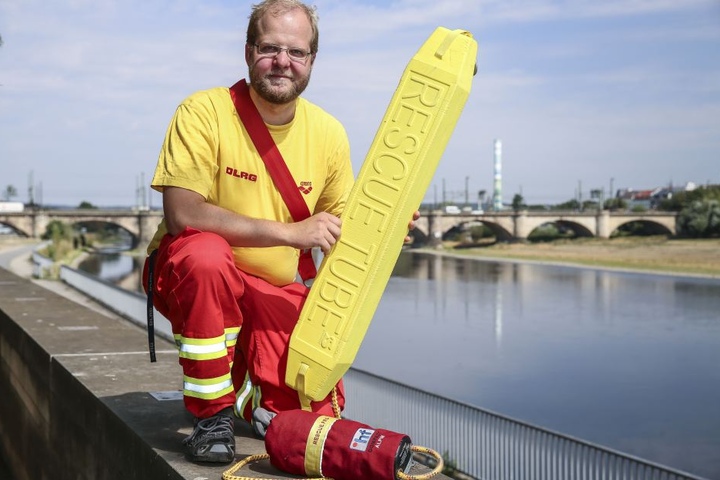 Auch Klaas Krüger (28) und seine Kollegen der DLRG Dresden sind mit dabei und zeigen, was ihre Arbeit ausmacht.