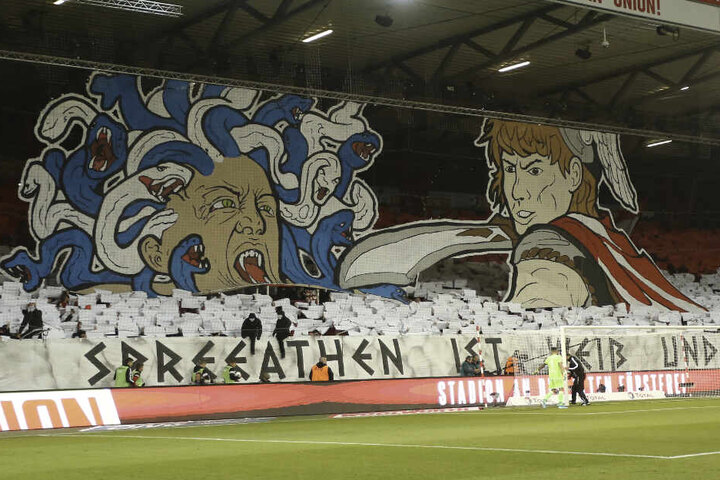 Blick auf die Choreografie der Unioner Anhänger.