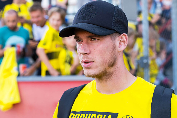 Ex-BVB-Spieler Erik Durm, bis 30. Juni noch bei Huddersfield Town unter Vertrag, soll dem FC Schalke 04 abgesagt haben.