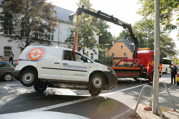 Für die Bergung wurde die Zschopauer Straße kurzzeitig gesperrt.