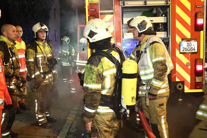 Nächtlicher Einsatz für die Berufsfeuerwehren Löbtau und Altstadt, sowie die Freiwillige Feuerwehr Kaitz.